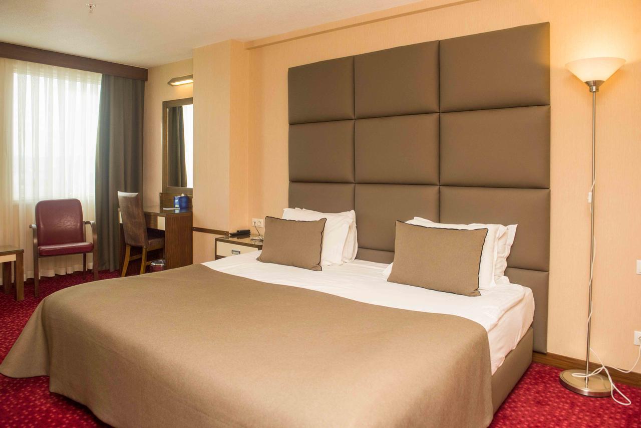 Ozgobek Ronesans Hotel De Luxe Uşak Luaran gambar