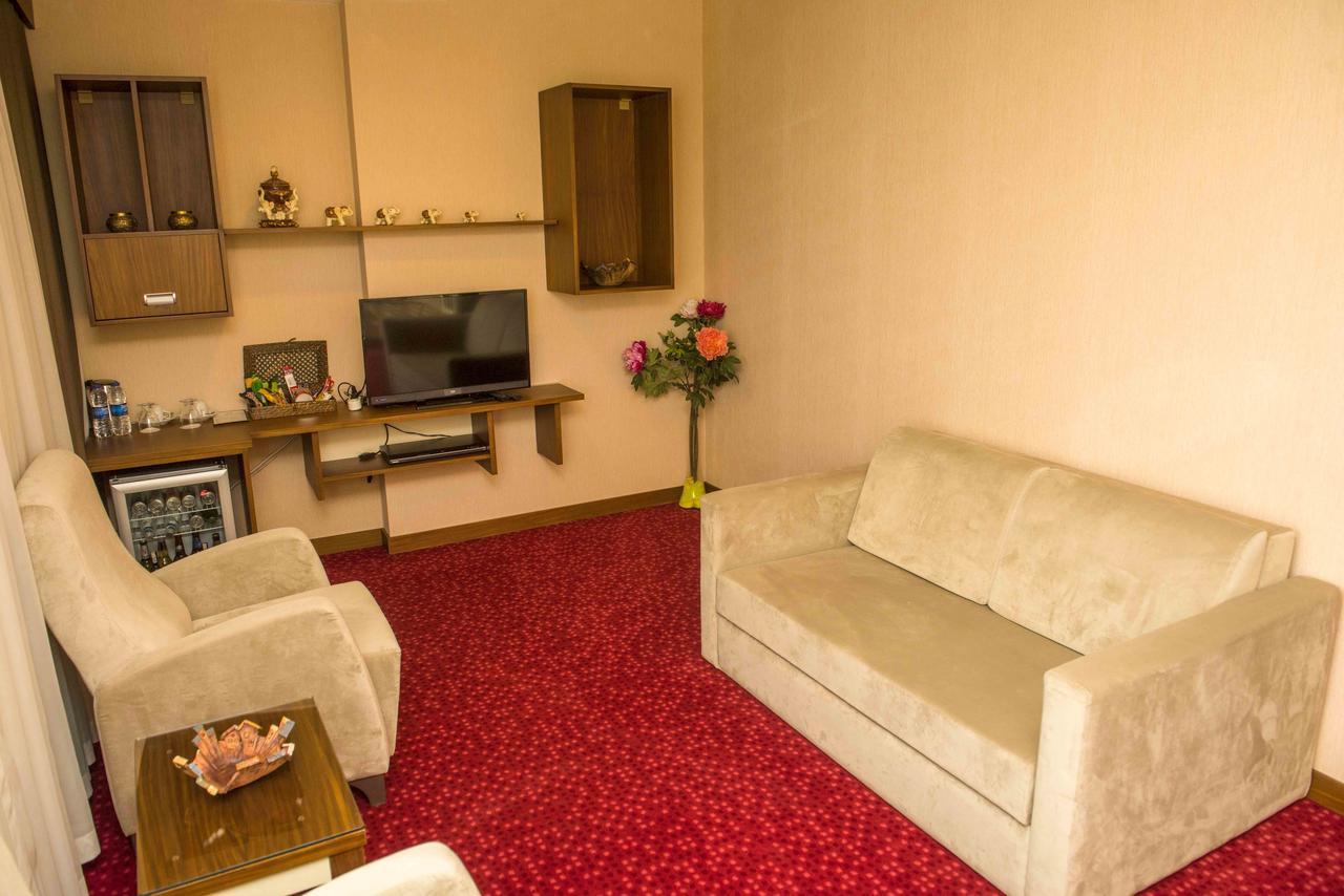 Ozgobek Ronesans Hotel De Luxe Uşak Luaran gambar